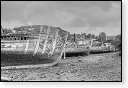 HDR Cimetiere a bateaux B&W scheepskerkhof scheepswrakken scheepswrak urbex quelmer rance bretagne frankrijk kerkhof schip schepen boot boten graffiti strand zwart wit foto